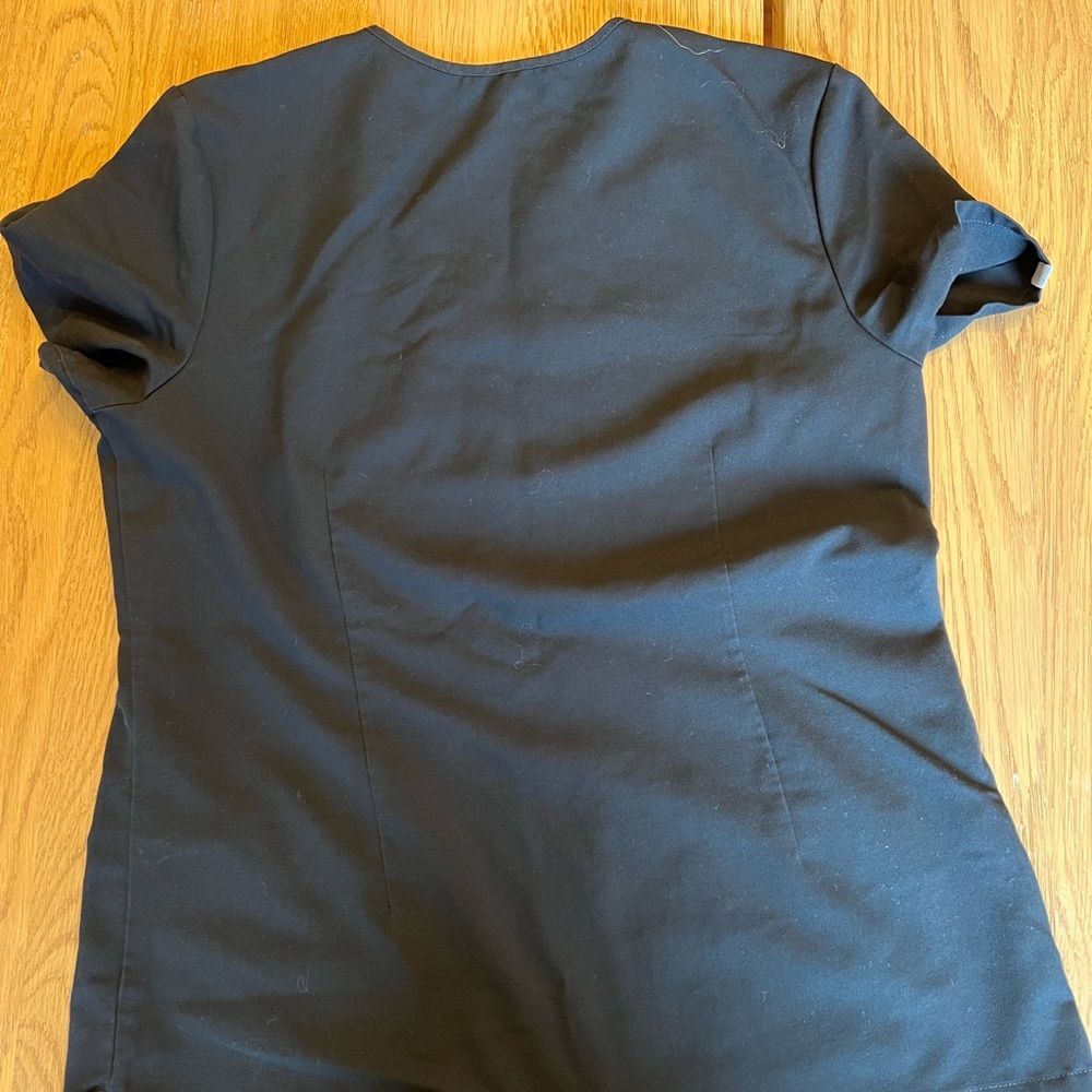 Figs scrub top small